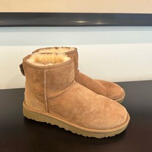 Chestnut Uggs Mini Size 7 Women’s Barely Worn